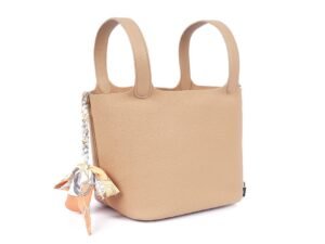 حقيبة فاخرة بتصميم أنيق