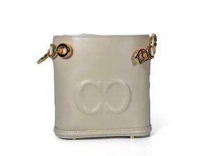 حقيبة فاخرة بتصميم أنيق