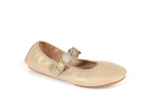 Simple Beige Flats with Elegant Silhouette