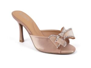 Modern sandals with elegant heels