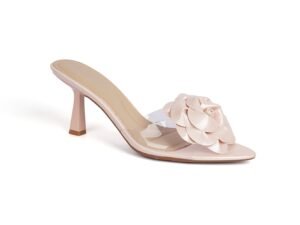 Modern sandals with elegant heels