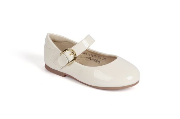 Girls' flats with an attractive shine