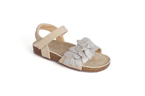 Girls' flats with an attractive shine