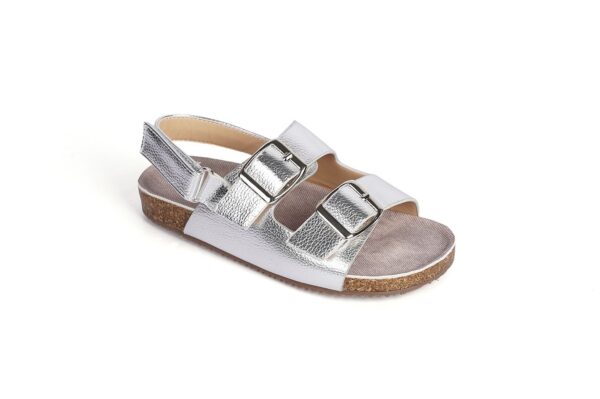 Girls' flats with an attractive shine