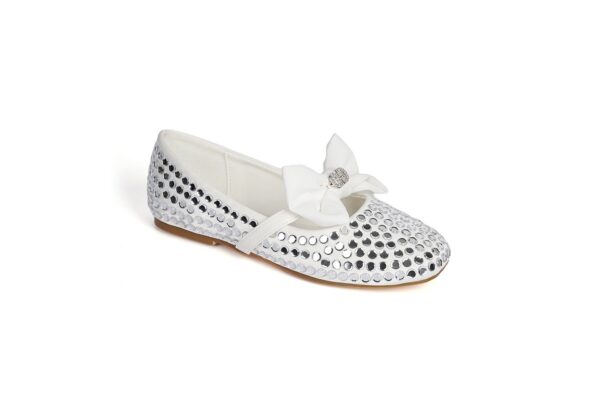 Girls' flats with an attractive shine