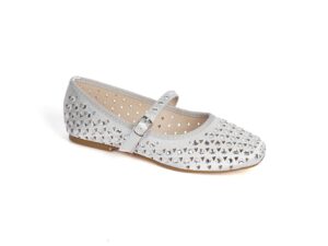 Girls' flats with an attractive shine