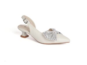 Girls' flats with an attractive shine