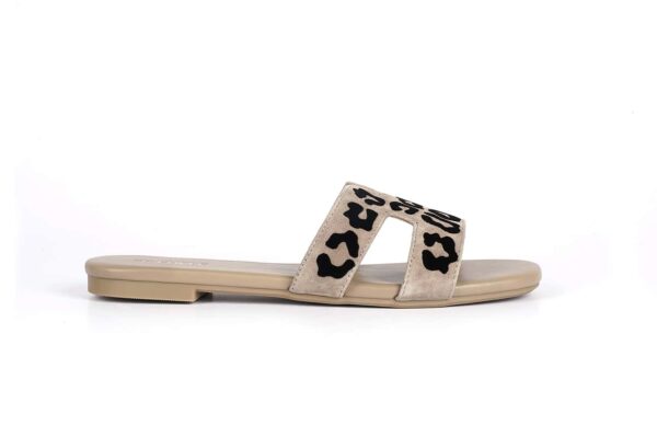 Stylish Leopard Print Slide Flats with Chic Design - Image 3