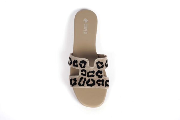 Stylish Leopard Print Slide Flats with Chic Design - Image 4