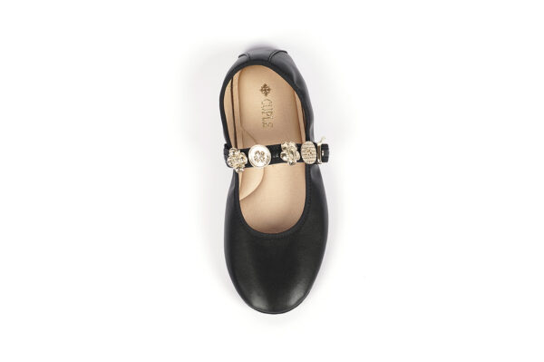 Simple Beige Flats with Elegant Silhouette - Image 4