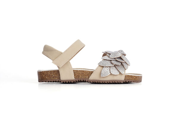 Girls' flats with an attractive shine - Image 6