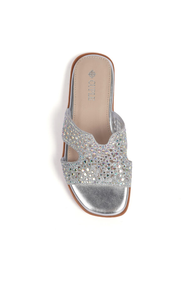 Girls' heeled shoes with a modern shine - Image 6