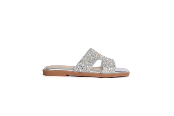 Girls' heeled shoes with a modern shine - Image 5