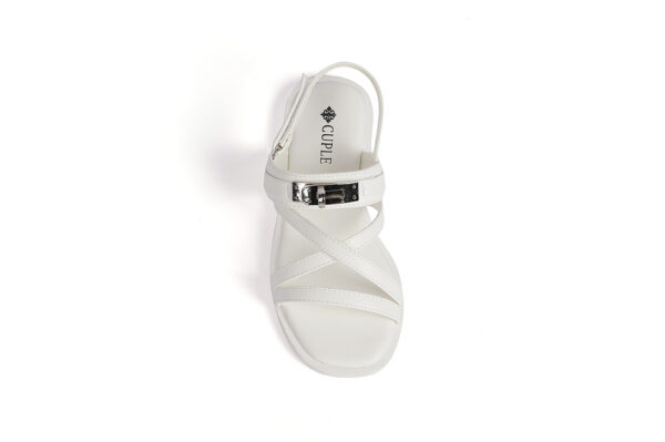 Girls' heeled shoes with a modern shine - Image 4
